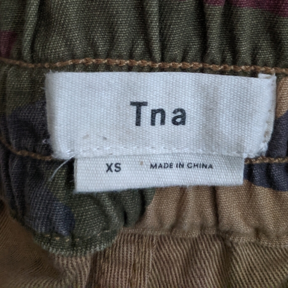 Tna Aritzia Camo Alix Joggers Size XS Like New - Picture 6 of 8
